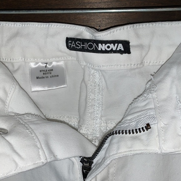 Fashion Nova Distressed White Jeans sz 7. - Picture 3 of 13